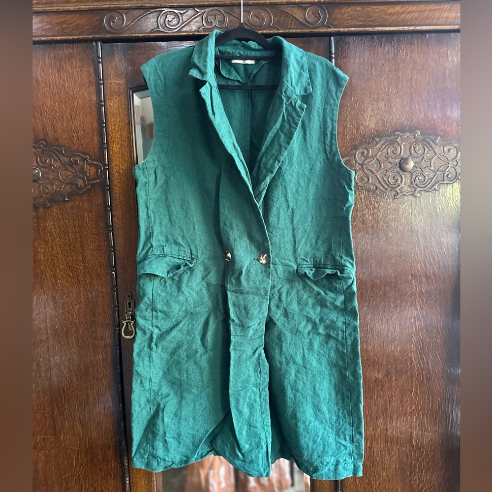 Menique Long Emerald Linen Vest